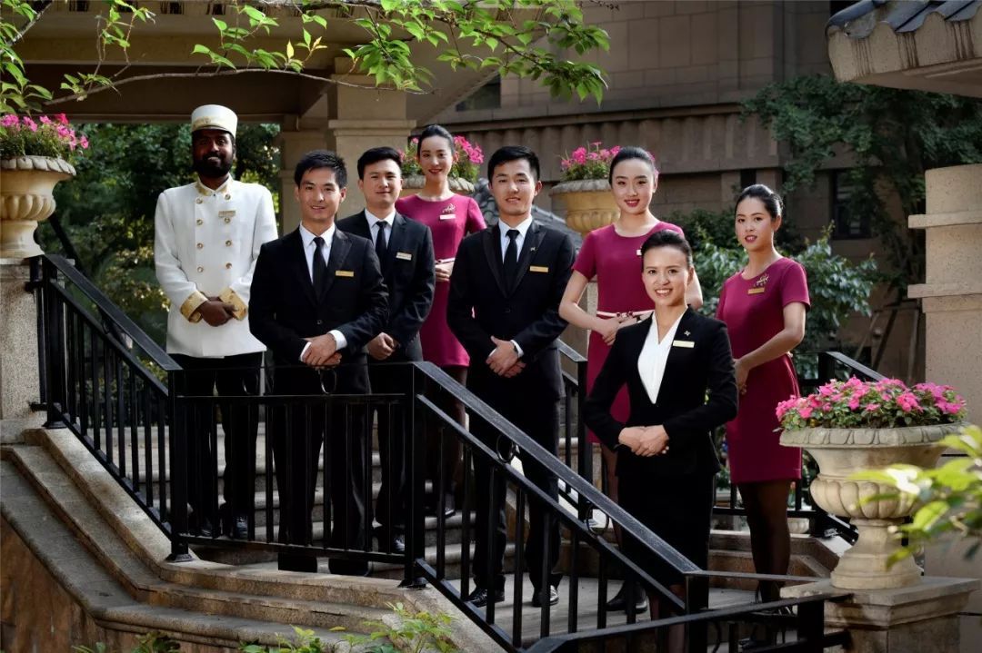 藍光進化論 以“兩只手”卡位現(xiàn)代服務業(yè)，搶灘萬億級物業(yè)管理藍海